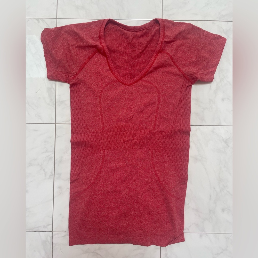 red lululemon top